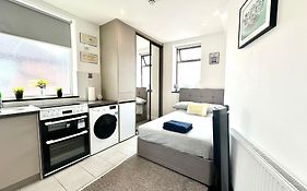 Unique Modern, Private Apartment,15 Mins To Central London